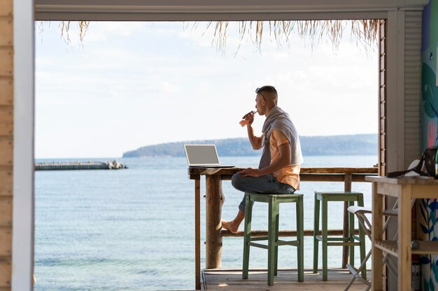 Embracing the Digital Nomad Lifestyle: A Glimpse into 2024